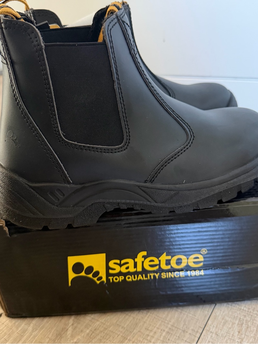 Safetoe M-8025 Men’s Safety Work Boots – Steel Toe – New With Tags